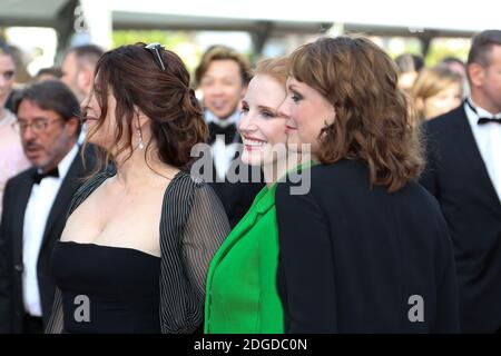 Membre du jury du long métrage Agnes Jaoui, actrice et membre du jury du long métrage Jessica Chastain et membre du jury du long métrage Maren Ade participant à la projection « The Meyerowitz Stories » lors du 70e Festival annuel du film de Cannes au Palais des Festivals le 21 mai 2017 à Cannes, France. Photo de David Boyer/ABACAPRESS.COM Banque D'Images