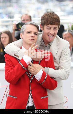 Le réalisateur John Cameron Mitchell, Alex Sharp assiste à la séance photo « Comment parler aux filles lors des fêtes » lors du 70e Festival annuel de Cannes le 21 mai 2017 à Cannes, France. Photo de David Boyer/ABACAPRESS.COM Banque D'Images