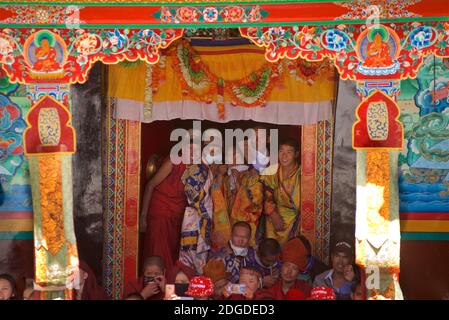 Les moines résidents du festival annuel Zanskar ou Karsha Gustar sont célébrés au monastère de Karsha, près de la vallée de Padum Zanskar, Ladakh, Jammu-et-Cachemire, dans le nord de l'Inde Banque D'Images