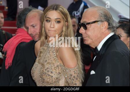 Rita ora arrive sur le tapis rouge du 70e anniversaire lors du 70e Festival annuel de Cannes au Palais des Festivals à Cannes, le 23 mai 2017. Photo de Nicolas Genin/ABACAPRESS.COM Banque D'Images