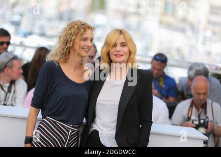 Emmanuelle Seigner, Delphine de Vigan posant au d’Apres une Histoire VRAIE Photocall lors du 70e Festival annuel de Cannes au Palais des Festivals, le 27 mai 2017 à Cannes, France. Photo de David Boyer/ABACAPRESS.COM Banque D'Images