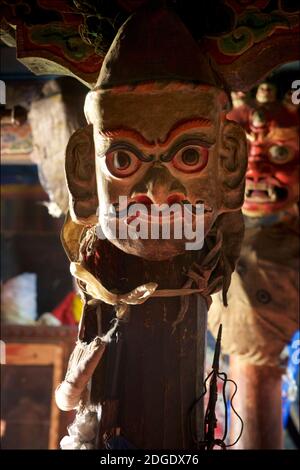 Anciens masques bouddhistes cham, Monastère de Stongdey, Zanskar, Ladakh, nord de l'Inde, environ 18Êkm au nord de Padum. Le gompa a été fondé en 1052CE. Également connu sous le nom de Thongde ou de Stonde Gompa. Banque D'Images