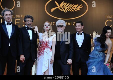 Les membres du jury Paolo Sorrentino, Gabriel Yared, Jessica Chastain, président du jury Pedro Almodovar et Fan Bingbing assistent à la cérémonie de clôture dans le cadre du 70e Festival de Cannes, le 28 mai 2017. Photo d'Aurore Marechal/ABACAPRESS.COM Banque D'Images