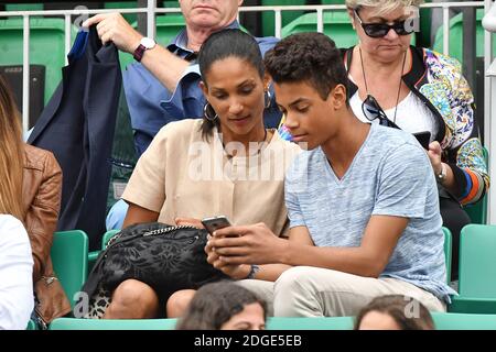 Christine Arron et son fils Ethan assistent à l'Open de tennis de Roland Garros le 3 juin 2017 à Paris, France. Photo de Laurent Zabulon/ABACAPRESS.COM Banque D'Images