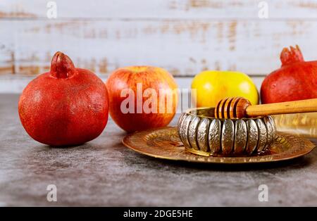 Une nouvelle année juive avec du miel pour la pomme et Vacances de grenade de Yom Kippur et Rosh Hashanah Banque D'Images