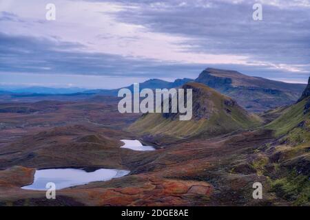 Coucher de soleil à l'île de Quiraing de Skye Royaume-Uni pris en août 2020, après traitement par bracketing d'exposition Banque D'Images