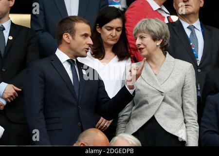 Le président français Emmanuel Macron et la première ministre d'Angleterre Theresa May lors du match de football international amical, la France contre l'Angleterre au Stade de France à Saint-Denis, banlieue de Paris, France, le 13 juin 2017. La France a gagné 3-2. Photo de Henri Szwarc/ABACAPRESS.COM Banque D'Images