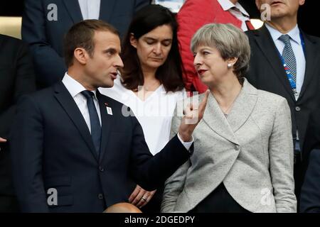 Le président français Emmanuel Macron et la première ministre d'Angleterre Theresa May lors du match de football international amical, la France contre l'Angleterre au Stade de France à Saint-Denis, banlieue de Paris, France, le 13 juin 2017. La France a gagné 3-2. Photo de Henri Szwarc/ABACAPRESS.COM Banque D'Images