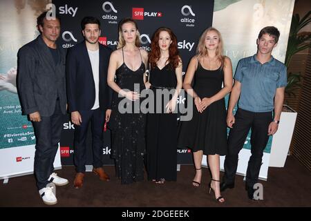 Vincent Perez, Dimitri Leonidas, Julia Stiles, Roxane Duran, Chloe Jouannet et Phenix Brossard assistent à la première Riviera-la Serie au Cinéma Élysées de Biarritz, France, le 14 juin 2017. Photo de Jerome Domine/ABACAPRESS.COM Banque D'Images