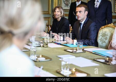 Le président Macron reçoit le Premier ministre estonien, M. Juri Racas, pour une réunion au Palais de l'Elysée à Paris, en France, le 16 juin 2017. Photo de Hamilton/Pool/ABACAPRESS.COM Banque D'Images