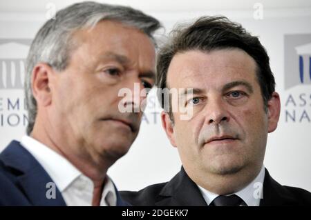 Thierry Solere (R), député élu du parti des Républicains (LR) et Philippe Vigier, député de l'UDI, tiennent une conférence de presse le 21 juin 2017 à l'Assemblée nationale française à Paris. Solere a annoncé la création d'un nouveau groupe parlementaire, composé de quelque 20 législateurs LR et de 18 de l'UDI, appelés les Républicains-constructeurs-UDI-indépendants. Photo d'Alain Apaydin/ABACAPRESS.COM Banque D'Images