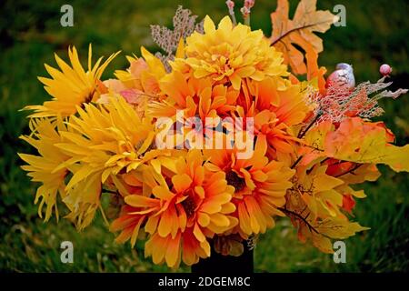 Le bouquet de fleurs artificielles imite la beauté de la nature Banque D'Images