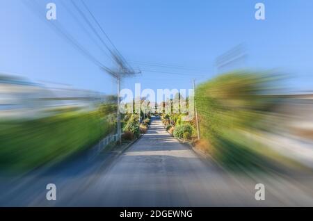 Baldwin Street en mouvement flou qui est situé à Dunedin, Nouvelle-Zélande est la rue la plus raide au monde. Banque D'Images