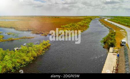 Vue aérienne du parc national des Everglades, Floride, États-Unis. Marais et marécages le jour d'une belle journée Banque D'Images