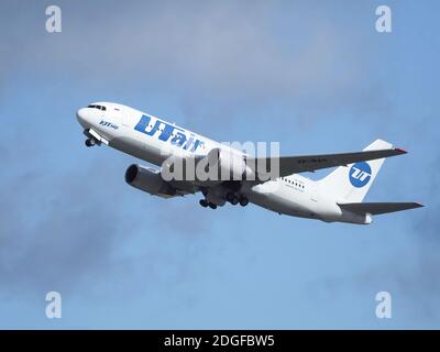 Moscou, Russie. 31 décembre 2019. Un Boeing 767-200 d'UTair au-dessus de l'aéroport international de Vnukovo nommé d'après Andrey Tupolev. Credit: Alexander Sayganov/SOPA Images/ZUMA Wire/Alay Live News Banque D'Images