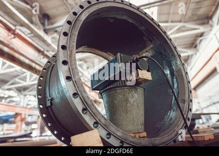 Contrôle de qualité des soudures des éléments de corps de l'échangeur thermique par méthode à rayons x. Banque D'Images