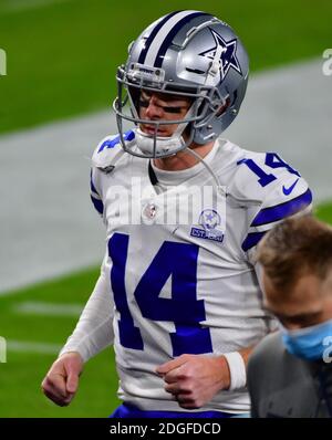 Baltimore, États-Unis. 08 décembre 2020. Le quarterback des Dallas Cowboys Andy Dalton (14) quitte le terrain après la deuxième moitié d'un match contre les Baltimore Ravens au stade M&T Bank à Baltimore, Maryland, le mardi 8 décembre 2020. Baltimore a gagné 34-17. Photo de David Tulis/UPI crédit: UPI/Alay Live News Banque D'Images