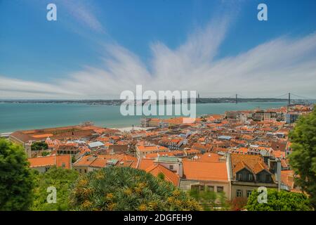 Vue panoramique sur la ville de Lisbonne et le Tage Banque D'Images