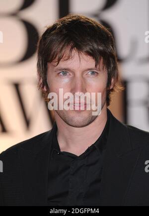 James Blunt arrive pour les Brit Awards 2011 à l'O2 Arena, Londres. Banque D'Images