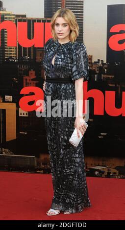 GRETA Gerwig arrivée à la première britannique d'Arthur, vue Cinema, The O2, Greenwich, Londres. Banque D'Images