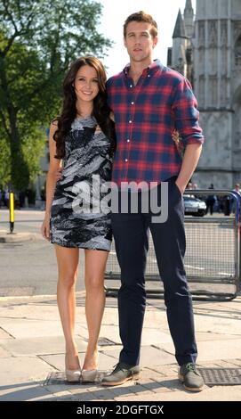 Camilla Luddington et Nico Evers-Swindell arrivent à Londres pour promouvoir la sortie DVD de William et Kate: The Movie. Banque D'Images