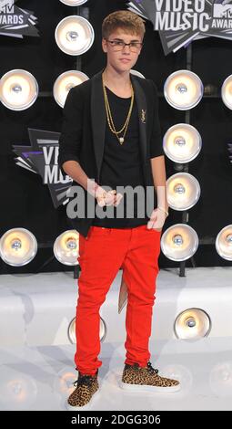 Justin Bieber arrive aux MTV Video Music Awards 2011 au Nokia Theatre L.A. EN DIRECT le 28 août 2011 à Los Angeles, Californie. Banque D'Images