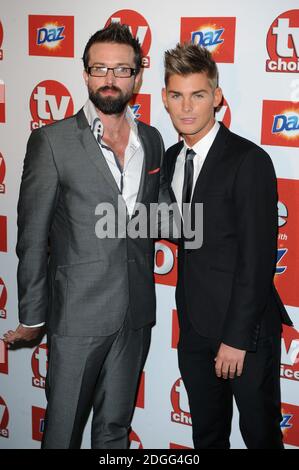 Emmett J Scanlan et Kieron Richardson arrivent au prix du choix de la télévision 2011, The Savoy London. Banque D'Images