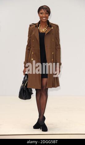 Denise Lewis arrivant pour le spectacle de la passerelle Burberry, pendant la Fashion week de Londres, à Kensington Gardens, Kensington Banque D'Images