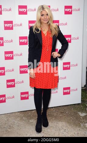 Holly Willoughby arrive alors que Fearne Cotton dévoile sa collection SS12 pour Very.co.uk avec un cocktail et un spectacle de passerelle à la fin de la semaine de la mode de Londres. Photo par Doug Peters EMPICS Entertainment Banque D'Images