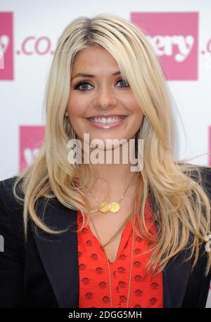 Holly Willoughby arrive alors que Fearne Cotton dévoile sa collection SS12 pour Very.co.uk avec un cocktail et un spectacle de passerelle à la fin de la semaine de la mode de Londres. Photo par Doug Peters EMPICS Entertainment Banque D'Images