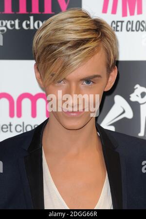 Harry Derbidge de la seule façon est Essex rencontrer des fans Au magasin du centre commercial Westfield Stratford de HMVÃ•s et signer des copies Du DVD de la série Banque D'Images