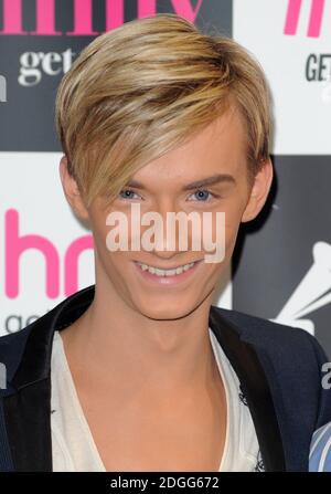 Harry Derbidge de la seule façon est Essex rencontrer des fans Au magasin du centre commercial Westfield Stratford de HMVÃ•s et signer des copies Du DVD de la série Banque D'Images