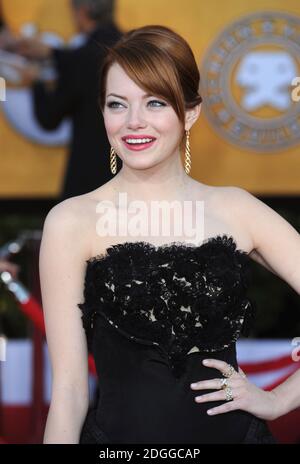 Emma Stone arrive au 18e Prix annuel de la Screen Actors Guild (SAG), qui a eu lieu au Shrine Auditorium de Los Angeles, en Californie, le 29 janvier 2012. Banque D'Images