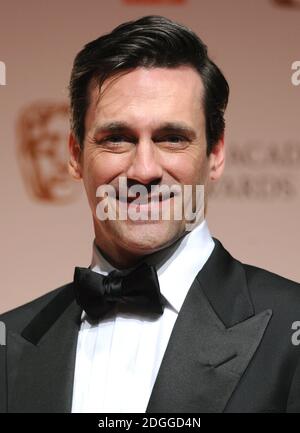 Jon Hamm est en coulisses au Orange British Academy film Awards 2012, The Royal Opera House, Londres. Banque D'Images