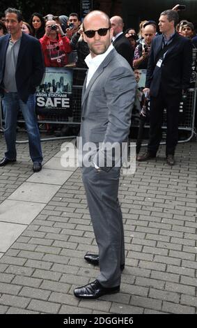 Jason Statham arrive à la première européenne de Safe, BFI IMAX, Waterloo, Londres. Banque D'Images