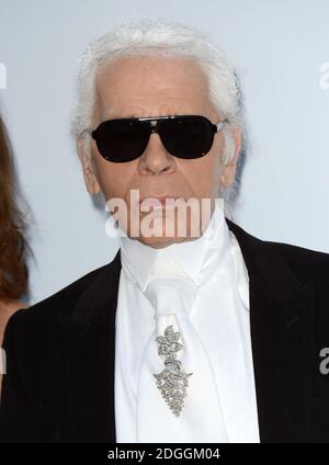 Karl Lagerfeld arrive au gala du cinéma amfAR contre le SIDA, Hotel du Cap, Eden Rock. Partie du 65e Festival de Cannes. Banque D'Images