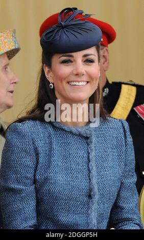 La duchesse de Cambridge regarde un événement sportif pour enfants lors d'une visite à Vernon Park à Nottingham. Banque D'Images