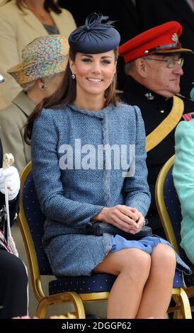 La duchesse de Cambridge regarde un événement sportif pour enfants lors d'une visite à Vernon Park à Nottingham. Banque D'Images