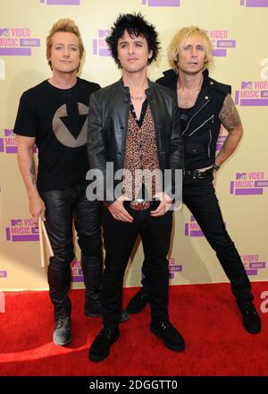 Tre Cool, Billie Joe Armstrong et Mike Dirnt Green Day arrivent aux MTV Video Music Awards, au Staples Center, à Los Angeles. Banque D'Images