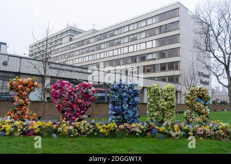 Londres, Royaume-Uni. 8 décembre 2020. Photo prise le 8 décembre 2020 montre une vue de l'hôpital St Thomas, l'un des hôpitaux pour donner la vaccination COVID-19, à Londres, en Grande-Bretagne. La Grande-Bretagne a commencé mardi son programme de vaccination à grande échelle contre le COVID-19, environ une semaine après qu'elle soit devenue le premier pays occidental à recevoir un vaccin contre le COVID-19. Credit: Ray Tang/Xinhua/Alay Live News Banque D'Images