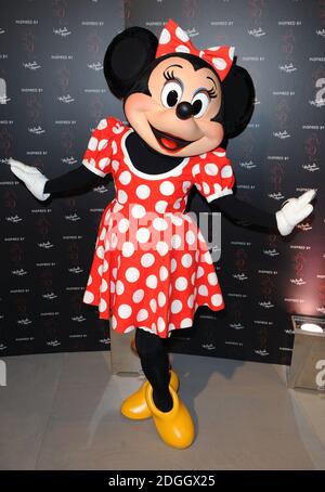 Minnie Mouse au lancement de la collection inspirée par Minnie Mouse, où les designers ont créé un certain nombre de « Minnie must Haves » pour former la collection pour Disney. Les dessins doivent être vendus à des fins caritatives par vente aux enchères. Partie de la semaine de la mode de Londres SS13, Londres. Banque D'Images