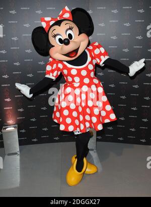 Minnie Mouse au lancement de la collection inspirée par Minnie Mouse, où les designers ont créé un certain nombre de « Minnie must Haves » pour former la collection pour Disney. Les dessins doivent être vendus à des fins caritatives par vente aux enchères. Partie de la semaine de la mode de Londres SS13, Londres. Banque D'Images