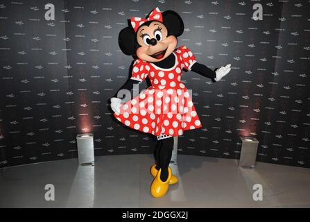 Minnie Mouse au lancement de la collection inspirée par Minnie Mouse, où les designers ont créé un certain nombre de « Minnie must Haves » pour former la collection pour Disney. Les dessins doivent être vendus à des fins caritatives par vente aux enchères. Partie de la semaine de la mode de Londres SS13, Londres. Banque D'Images