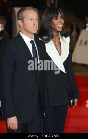 Vladislav Doronin et Naomi Campbell arrivent à la première mondiale de Skyfall au Royal Albert Hall, Kensington Gore, Londres. Banque D'Images