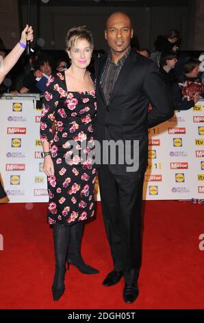 Colin Salmon et sa femme Fiona Hawthorne arrivent au Pride of Britain Awards 2012, Grosvenor House Hotel, Londres Banque D'Images