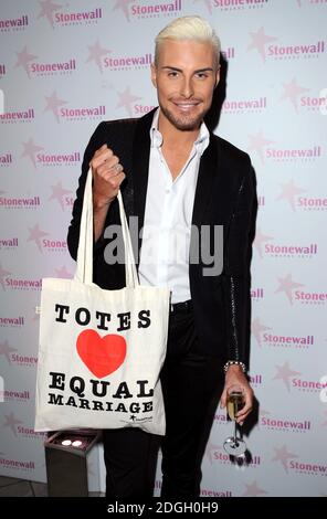 Rylan Clark arrive aux Stonewall Awards 2012, au Victoria and Albert Museum de Londres. Banque D'Images