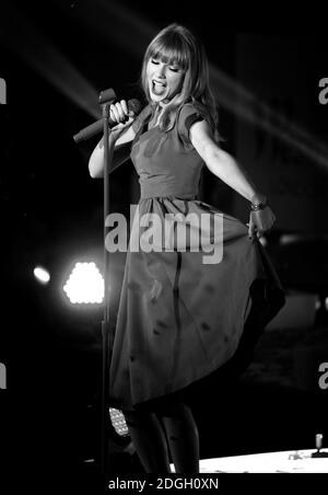 Taylor Swift allume le centre commercial Westfield Christmas Lights, West London. Copyright Doug Peters EMPICS Entertainment Banque D'Images