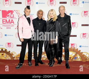 Tom Dumont, Tony Kanal, Gwen Stefani et Adrian Young arrivent pour les MTV Europe Music Awards 2012 à la Festhalle Frankfurt, en Allemagne. Banque D'Images