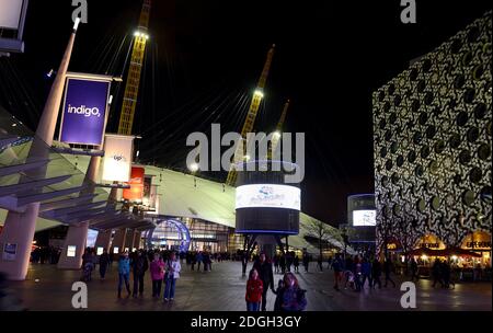 Une vue extérieure générale de l'O2 Arena avant que les groupes arrivent sur scène pendant le Jingle Bell ball de Capital FM 2012 à l'O2 Arena, Londres. Banque D'Images