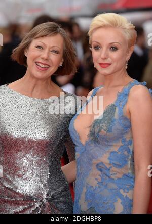 Jenny Agutter et Helen George arrivent aux Arqiva British Academy Television Awards 2013, au Royal Festival Hall de Londres. Banque D'Images